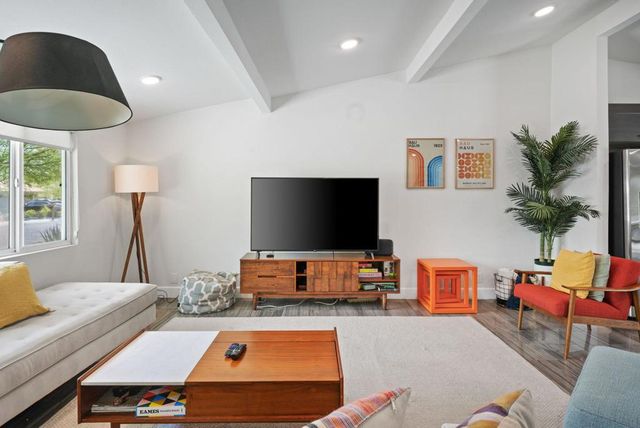 3059 N Biskra Road, Palm Springs, CA 92262