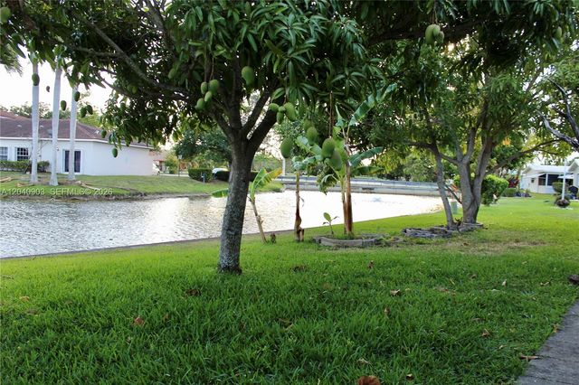 6810 NW 70th St, Tamarac, FL 33321