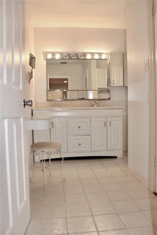 6810 NW 70th St, Tamarac, FL 33321