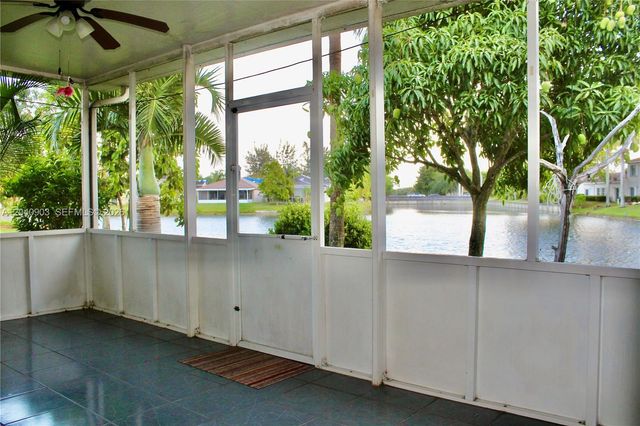 6810 NW 70th St, Tamarac, FL 33321