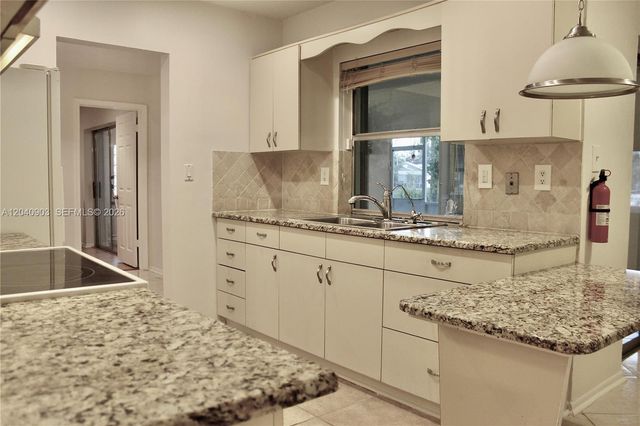 6810 NW 70th St, Tamarac, FL 33321