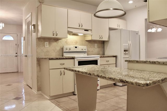 6810 NW 70th St, Tamarac, FL 33321