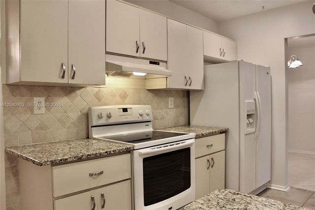 6810 NW 70th St, Tamarac, FL 33321