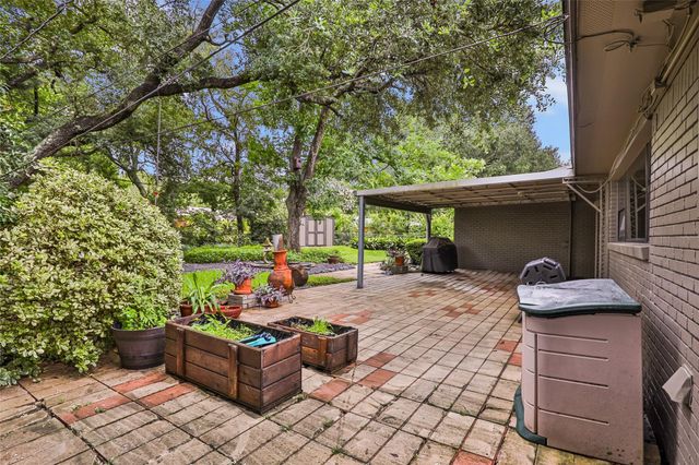 4842 Briarbend Drive, Houston, TX 77035