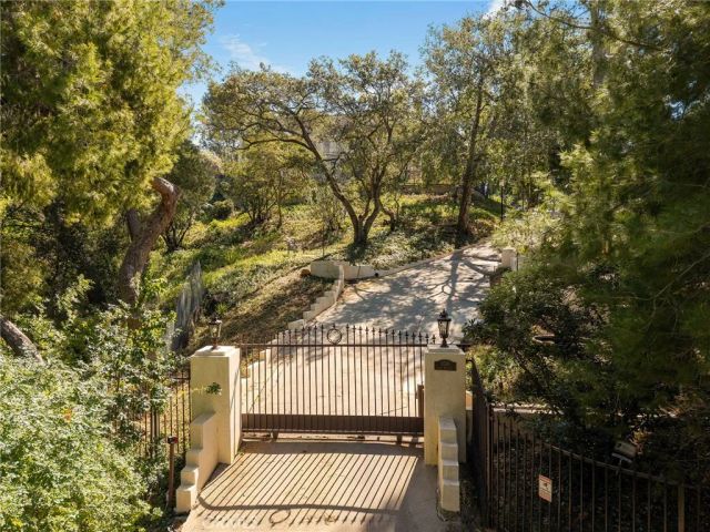 3598 Alta Mesa Drive, Studio City, CA 91604