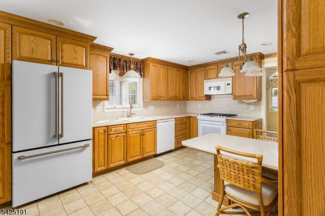 435 3rd Ave, Garwood Boro, NJ 07027