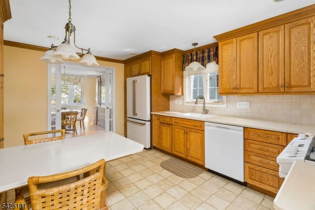 435 3rd Ave, Garwood Boro, NJ 07027