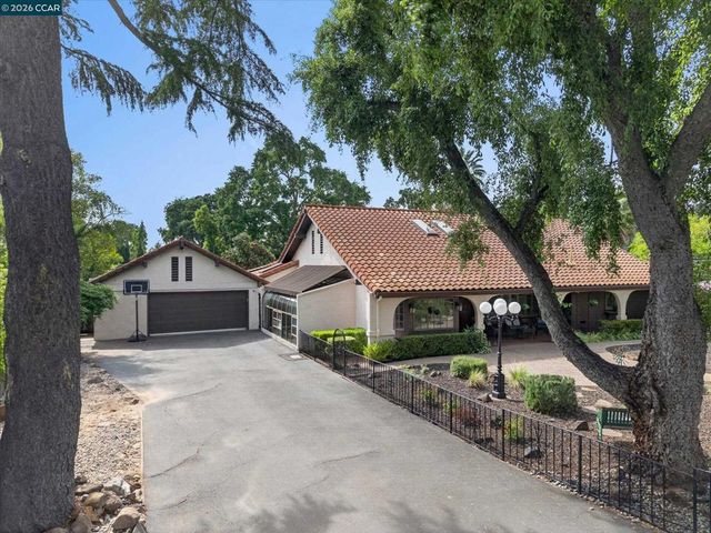 1675 Garnet Ln, Concord, CA 94519