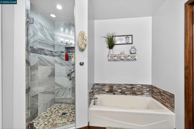 1675 Garnet Ln, Concord, CA 94519