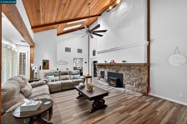 1675 Garnet Ln, Concord, CA 94519