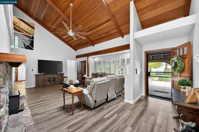 1675 Garnet Ln, Concord, CA 94519