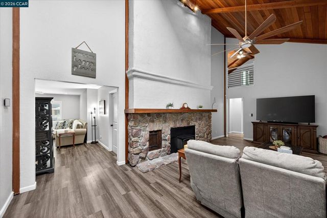 1675 Garnet Ln, Concord, CA 94519