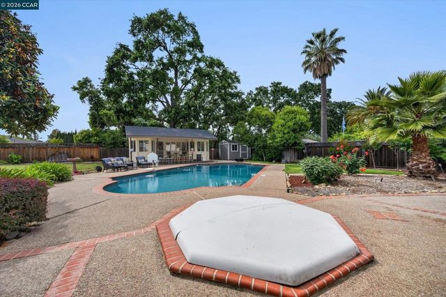 1675 Garnet Ln, Concord, CA 94519