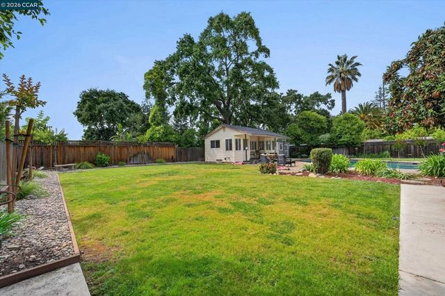 1675 Garnet Ln, Concord, CA 94519