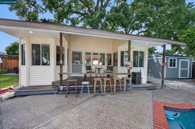 1675 Garnet Ln, Concord, CA 94519