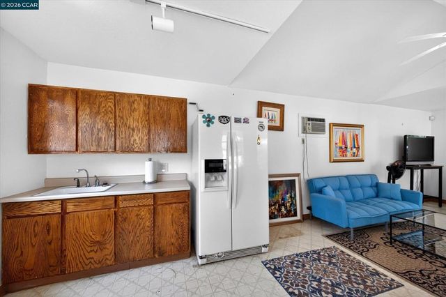 1675 Garnet Ln, Concord, CA 94519