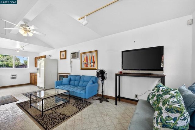 1675 Garnet Ln, Concord, CA 94519