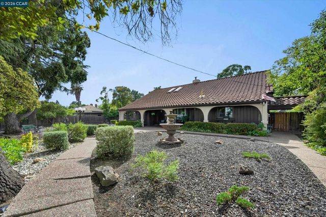 1675 Garnet Ln, Concord, CA 94519