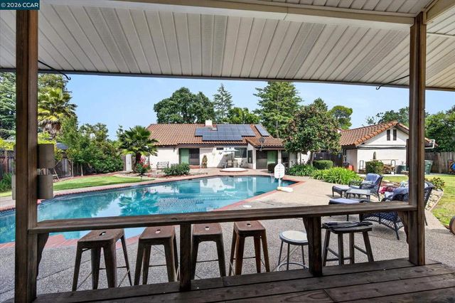 1675 Garnet Ln, Concord, CA 94519