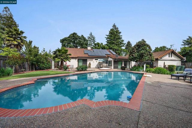 1675 Garnet Ln, Concord, CA 94519