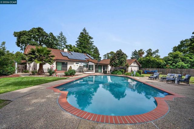 1675 Garnet Ln, Concord, CA 94519