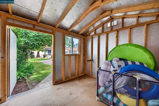 1675 Garnet Ln, Concord, CA 94519