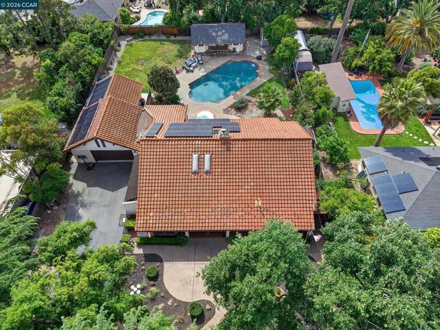 1675 Garnet Ln, Concord, CA 94519