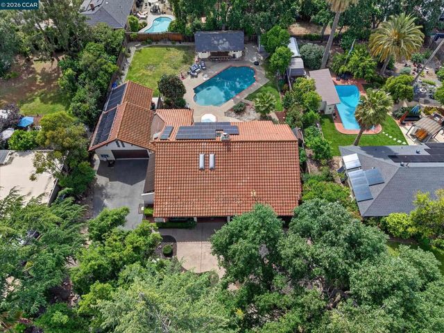 1675 Garnet Ln, Concord, CA 94519