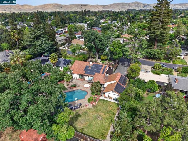 1675 Garnet Ln, Concord, CA 94519