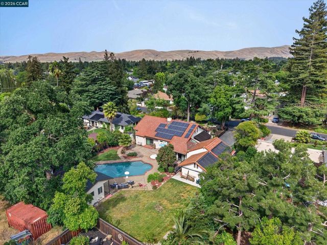 1675 Garnet Ln, Concord, CA 94519