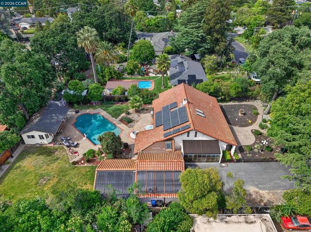 1675 Garnet Ln, Concord, CA 94519