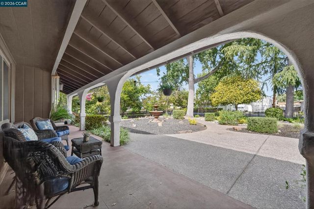 1675 Garnet Ln, Concord, CA 94519