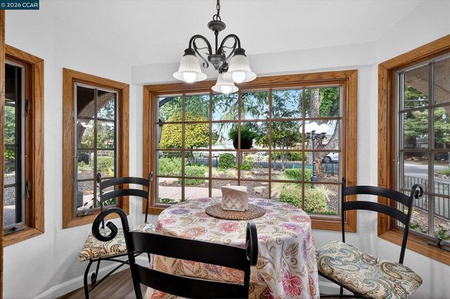 1675 Garnet Ln, Concord, CA 94519