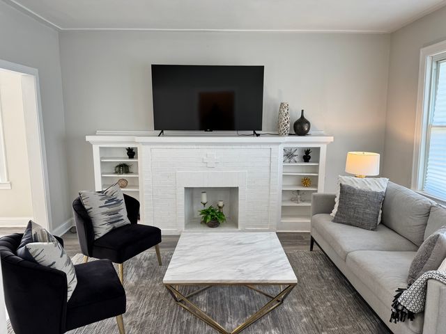 822 E 87th Place, Chicago, IL 60619
