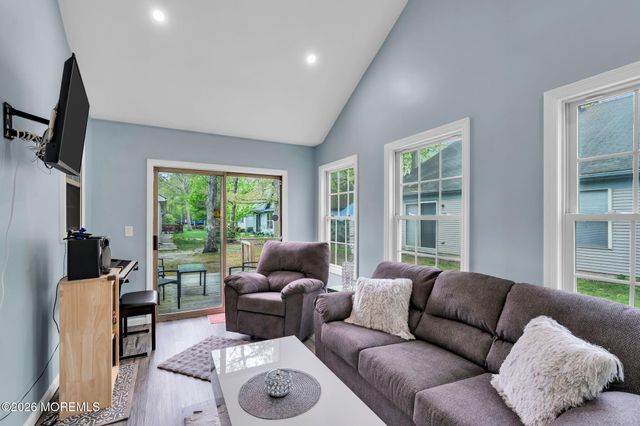 508 Petunia Lane N, Whiting, NJ 08759