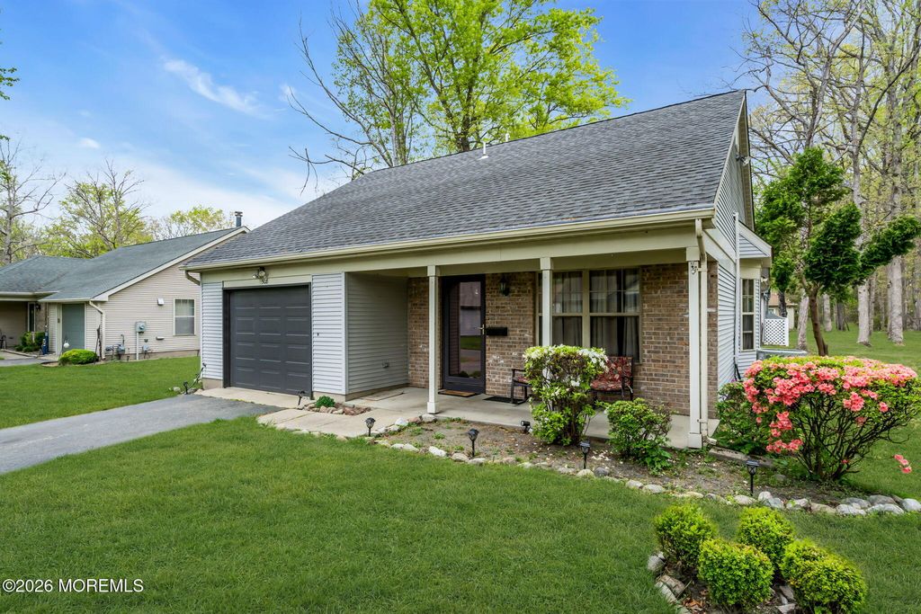508 Petunia Lane N, Whiting, NJ 08759