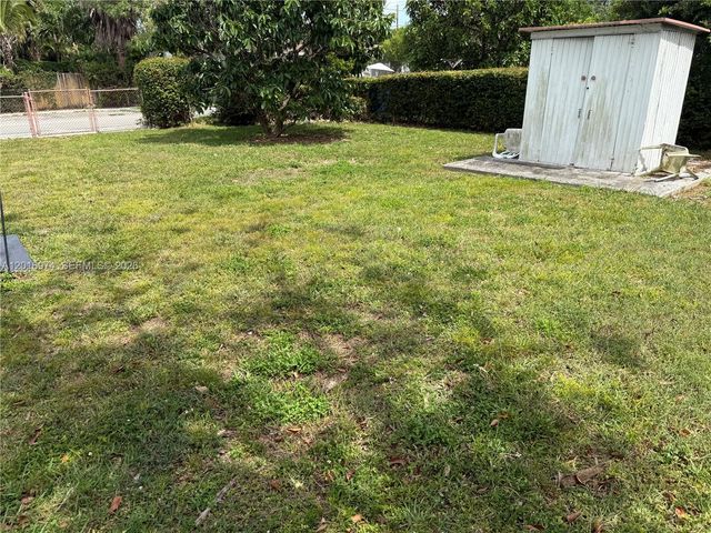 1510 NW 57th St, Miami, FL 33142