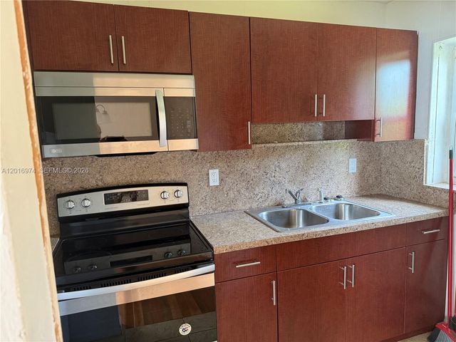 1510 NW 57th St, Miami, FL 33142