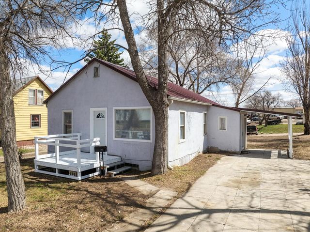 711 5th St SW, Minot, ND 58701