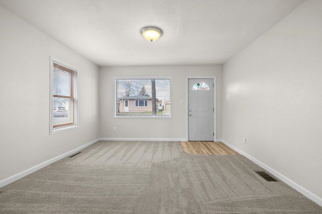 711 5th St SW, Minot, ND 58701