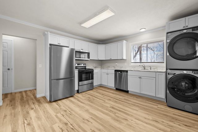 711 5th St SW, Minot, ND 58701