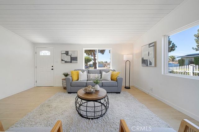 944 N Lyman Avenue, Covina, CA 91724