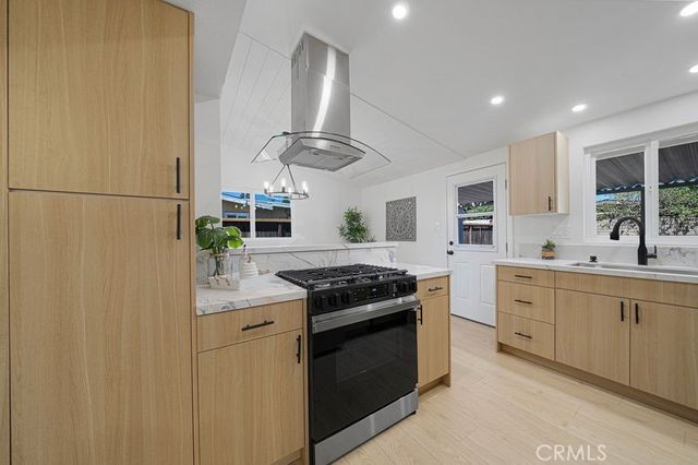 944 N Lyman Avenue, Covina, CA 91724