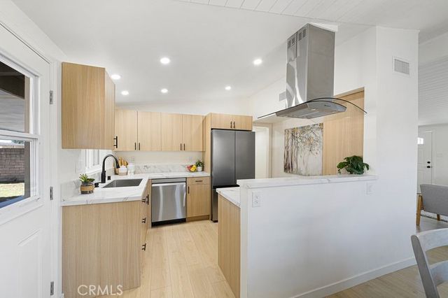 944 N Lyman Avenue, Covina, CA 91724