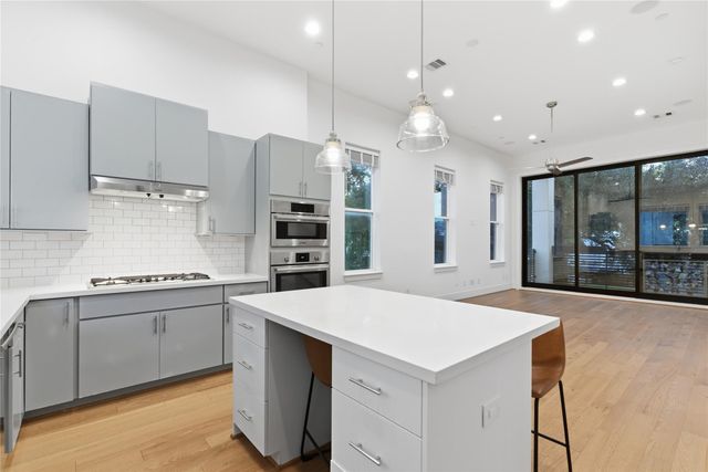 2412 Canal Street L, Houston, TX 77003