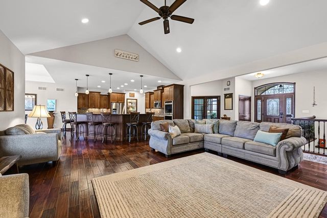 4722 Oakwood ROAD, Franklin, WI 53132