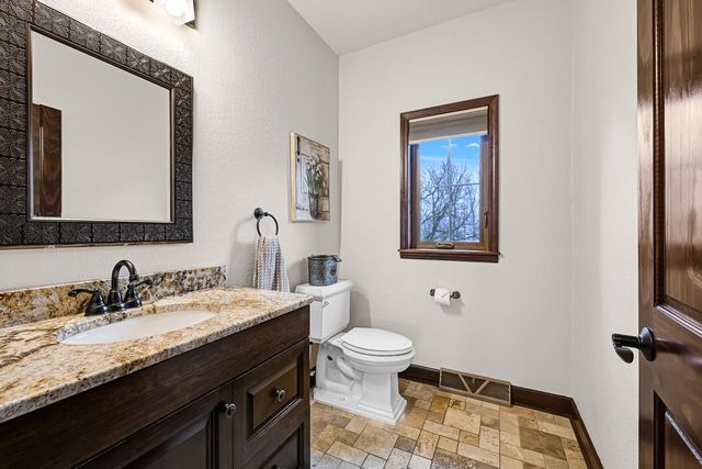 4722 Oakwood ROAD, Franklin, WI 53132