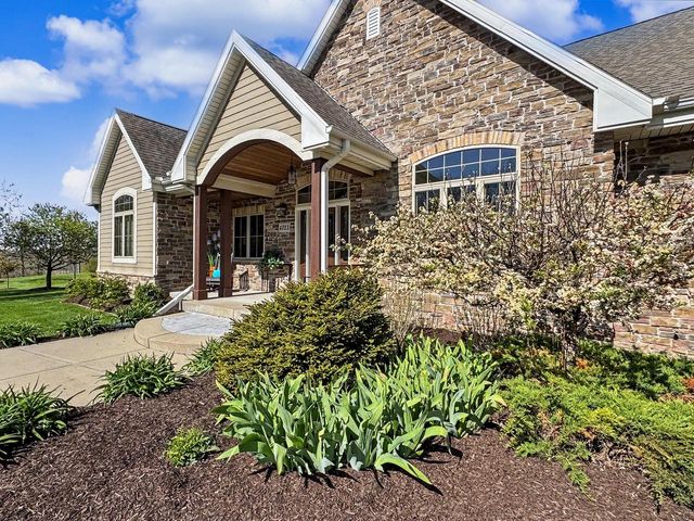 4722 Oakwood ROAD, Franklin, WI 53132