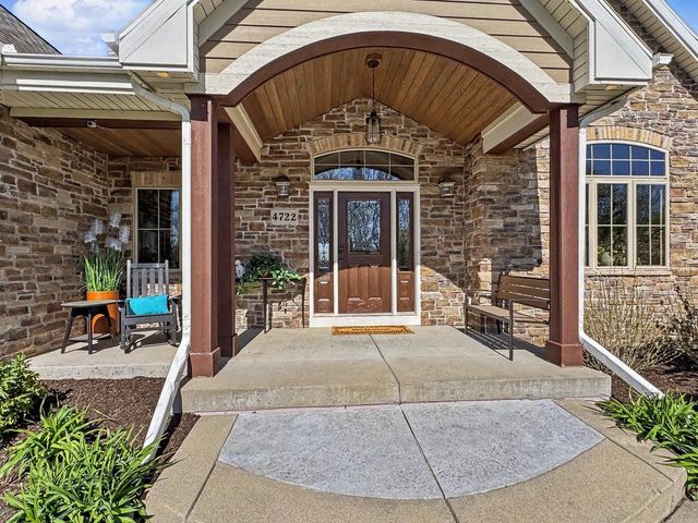 4722 Oakwood ROAD, Franklin, WI 53132