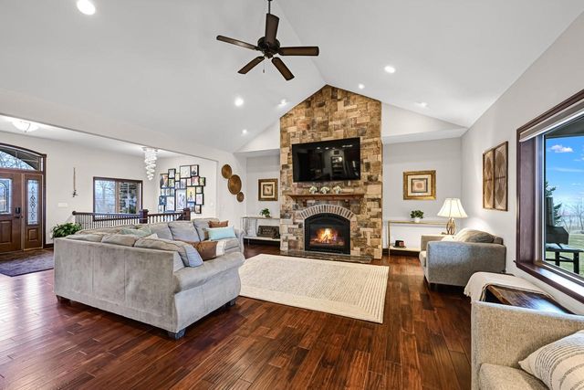 4722 Oakwood ROAD, Franklin, WI 53132